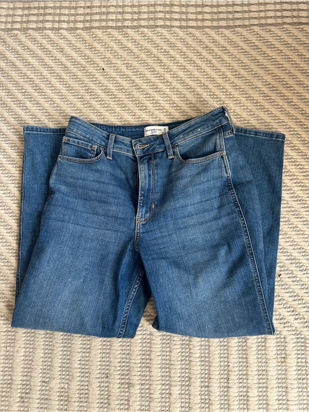 Abercrombie & Fitch medium blue denim the mom high rise jeans
